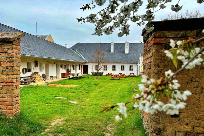 Návštěvnická sezona ve složkách Národního muzea v přírodě začala a přináší několik zajímavostí a novinek 