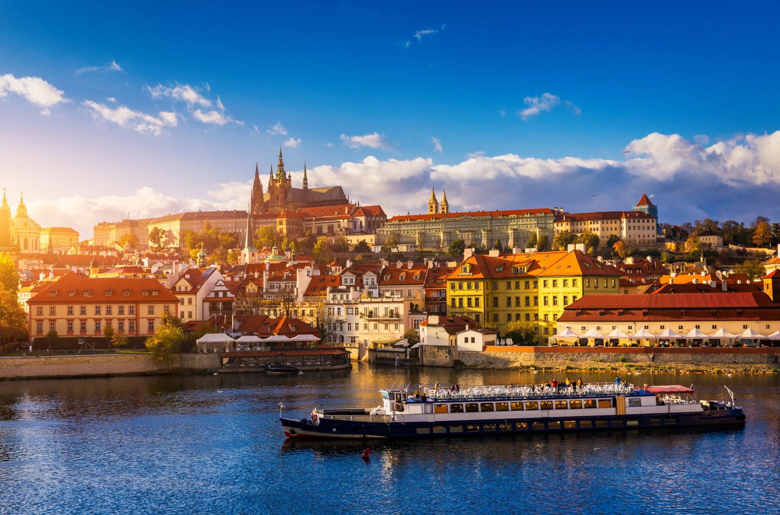 Plavba lodí v Praze. Foto: ©Parníky Praha EU