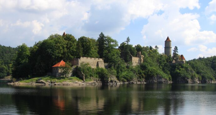Zvíkovské podhradí. Foto © Chmee2 (GFDL or Licence CC BY 3.0), via Wikimedia Commons