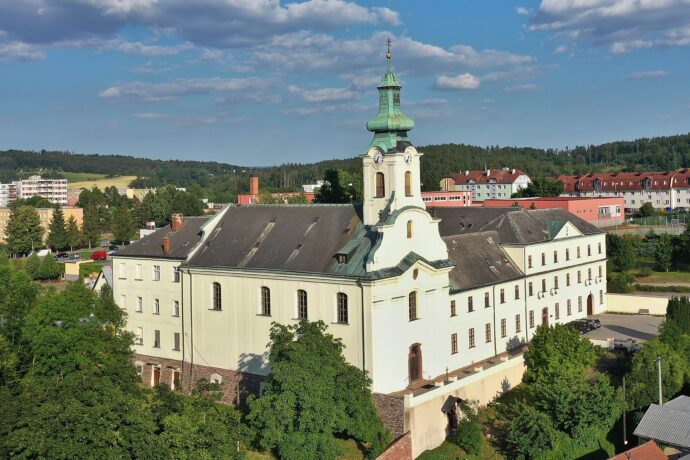Nemocnice Letovice, Kostel sv. Václava, bývalý klášter Milosrdných bratří.. Foto © se svolením Daniela Klusáková