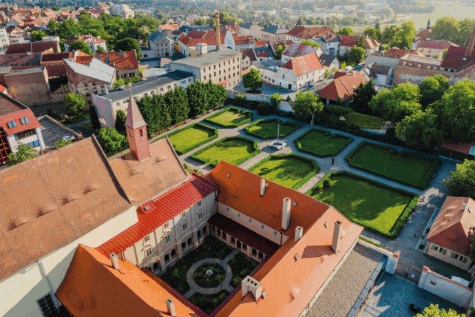 Klášter - zahrada. Foto: ©Milan Mikula