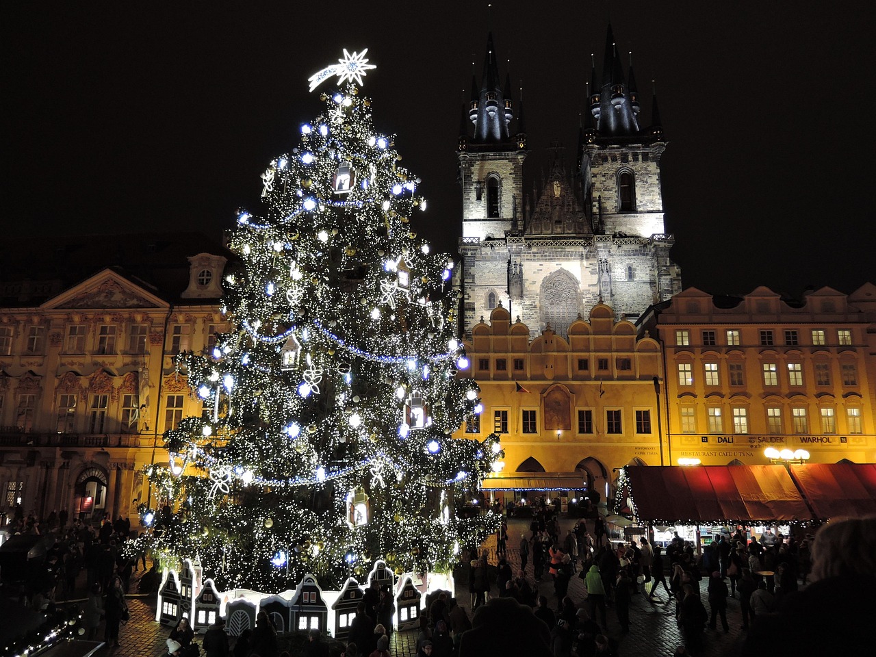 Rozsvícení vánočního stromu na Staroměstském náměstí. Foto: ©maatcheck, Pixabay