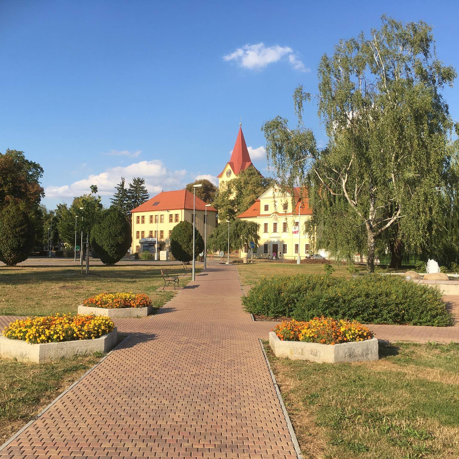 Husovo náměstí. Foto: ©Zdravá Hostivice