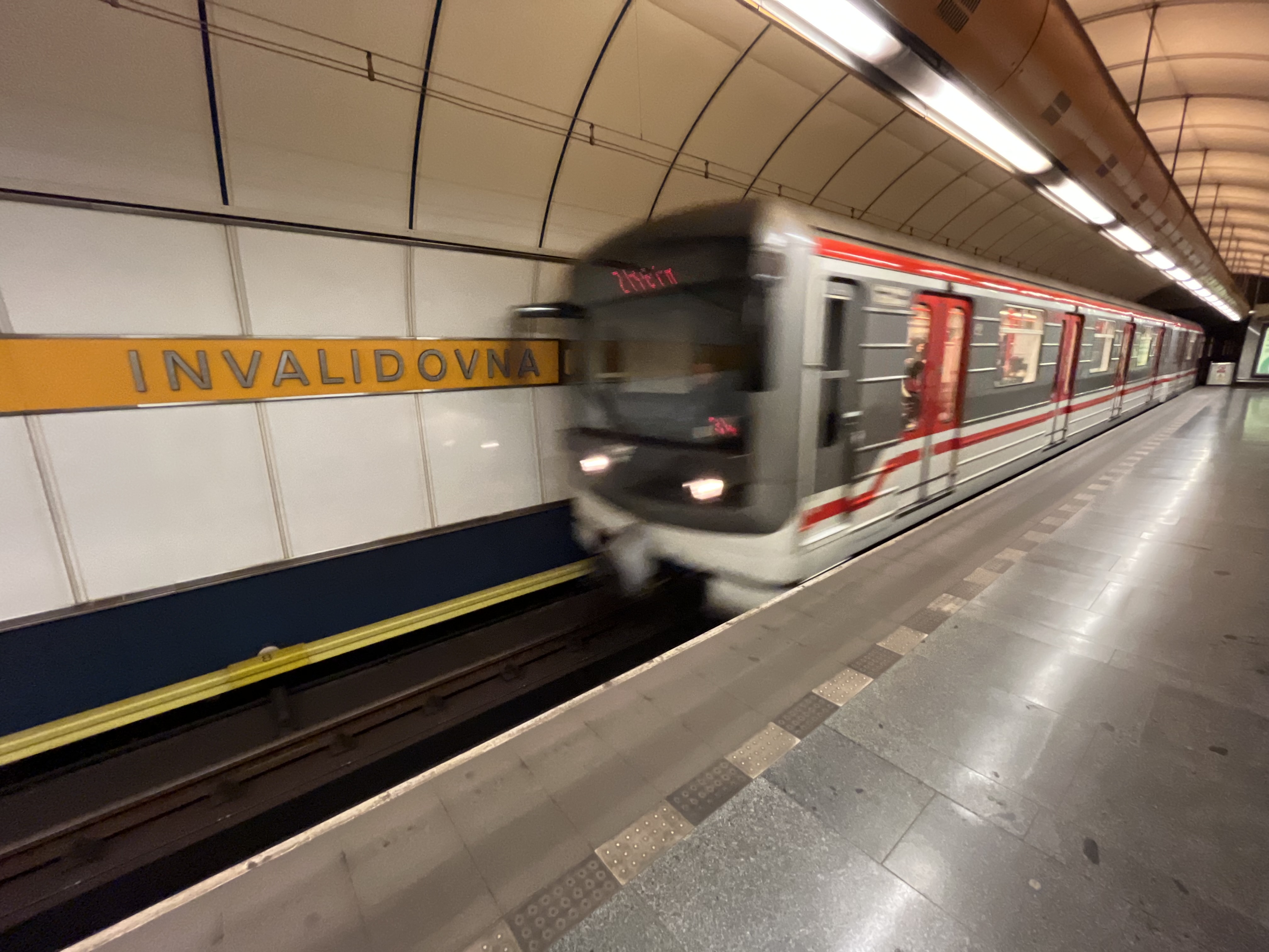 Metro Invalidovna. Foto: © Šárka Kobrynová