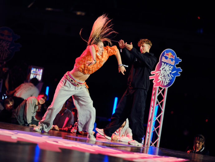 Jan „Lil H“ Ničovský vs. Adriana „Adri“ Matějná v tanečním battlu na Red Bull Dance Your Style. Zdroj: © Red Bull CZ (Jan Pelikán)