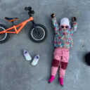 Boty, helma, odrážedlo… a dobrodružství může začít. www.bikeup.rent