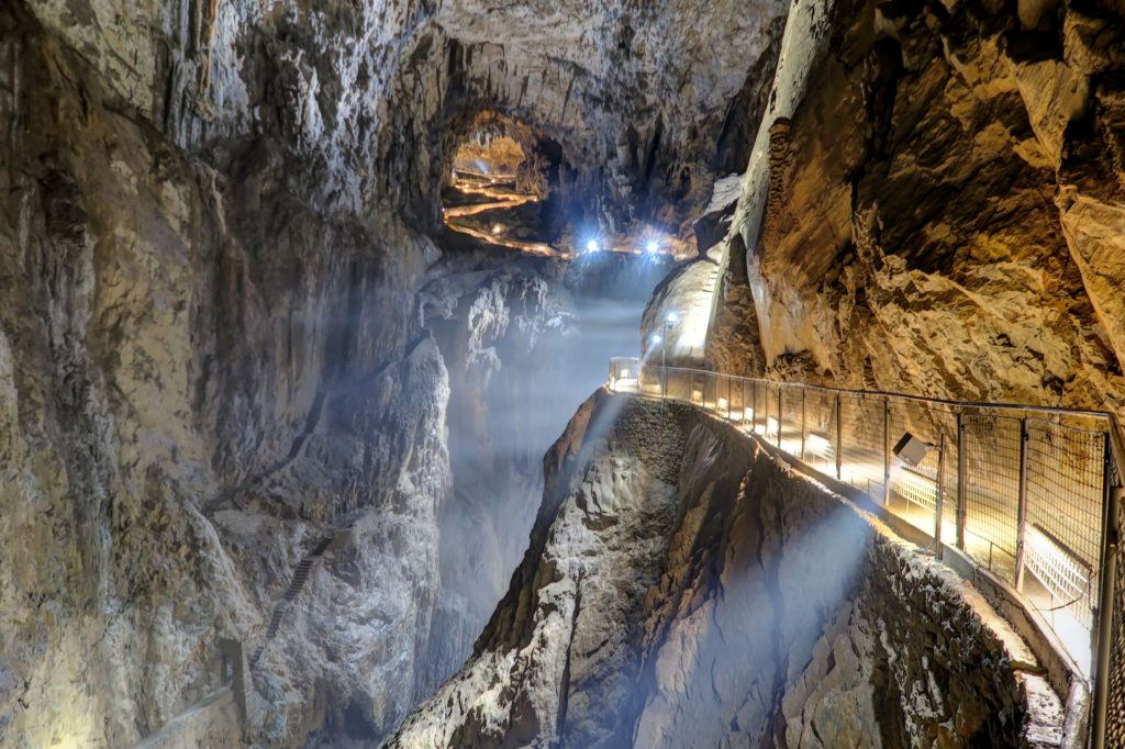 Jeskyně Postojna má okouzlující krápníkovou výzdobu. Foto: © Postojnska jama