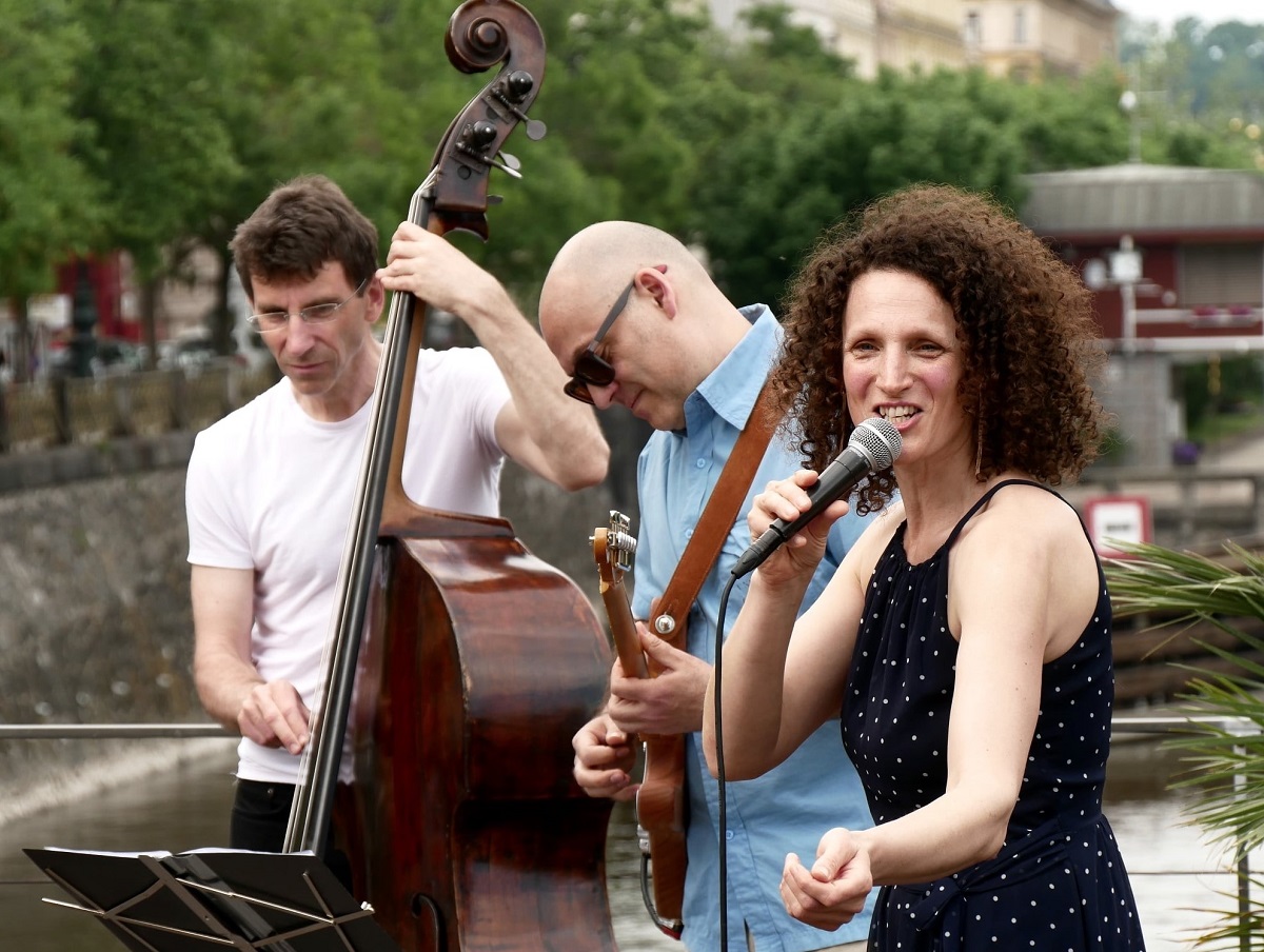 Jazz na střeše Jazz Docku - Petra Ernyei Trio